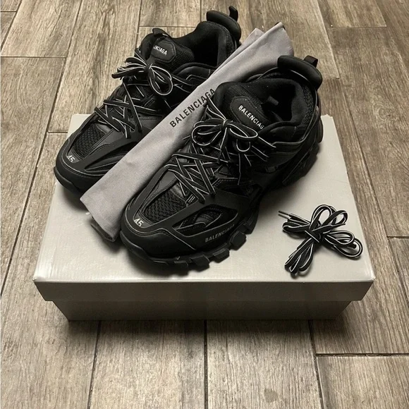 Balenciaga Men's Black Sneakers - Picture 1 of 4